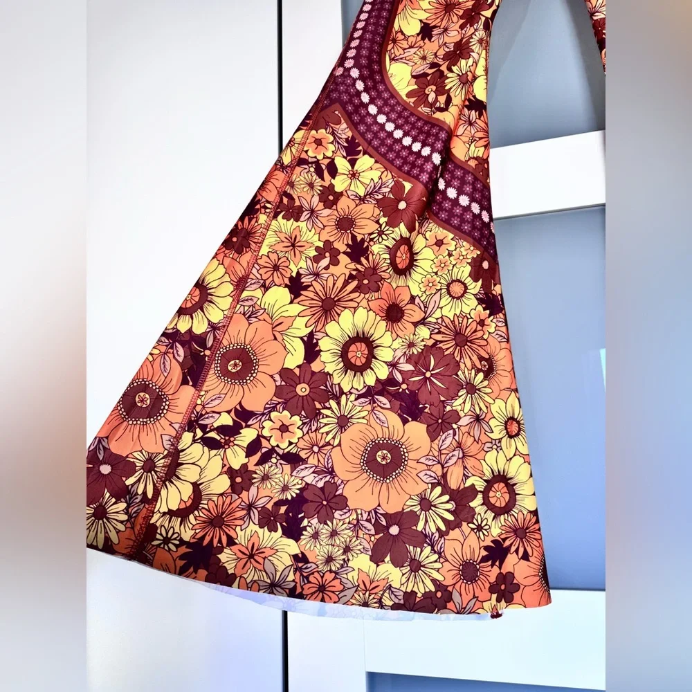 Yoga Democracy Bell Bottoms 2.0 in Flower Power New With Tags - Picture 2 of 3